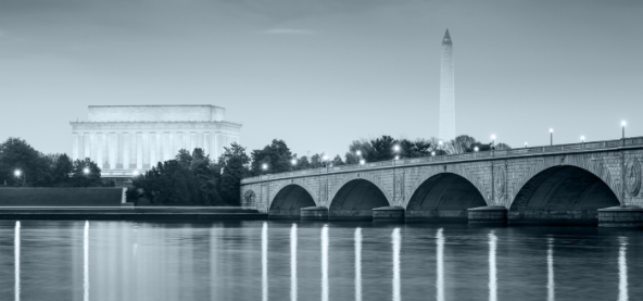 Black and white photo of Washington Monument and Lincoln Memorial